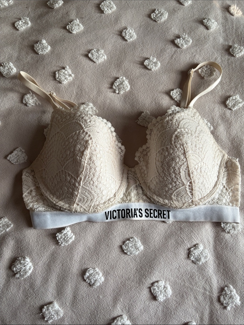 Victoria's Secret Lace Padded Bra in Cream